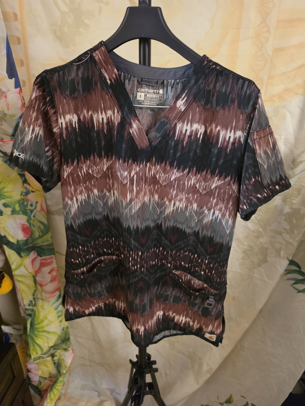 Carhartt Short Sleeve V-Neck Patterned Scrub Top in Brown and Black